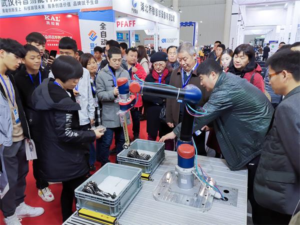 2018武漢國際新能源汽車工業展在武漢盛大開幕